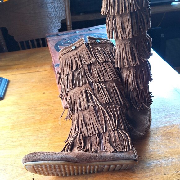 Minnetonka Boots 5 Layer Fringe Suede Moccasin Size 6 - Picture 1 of 6
